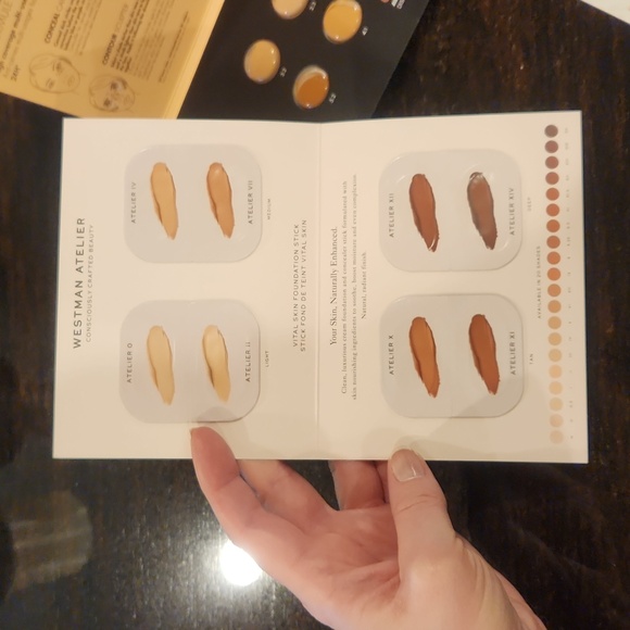 Makeup Essentials Set - Picture 9 of 9